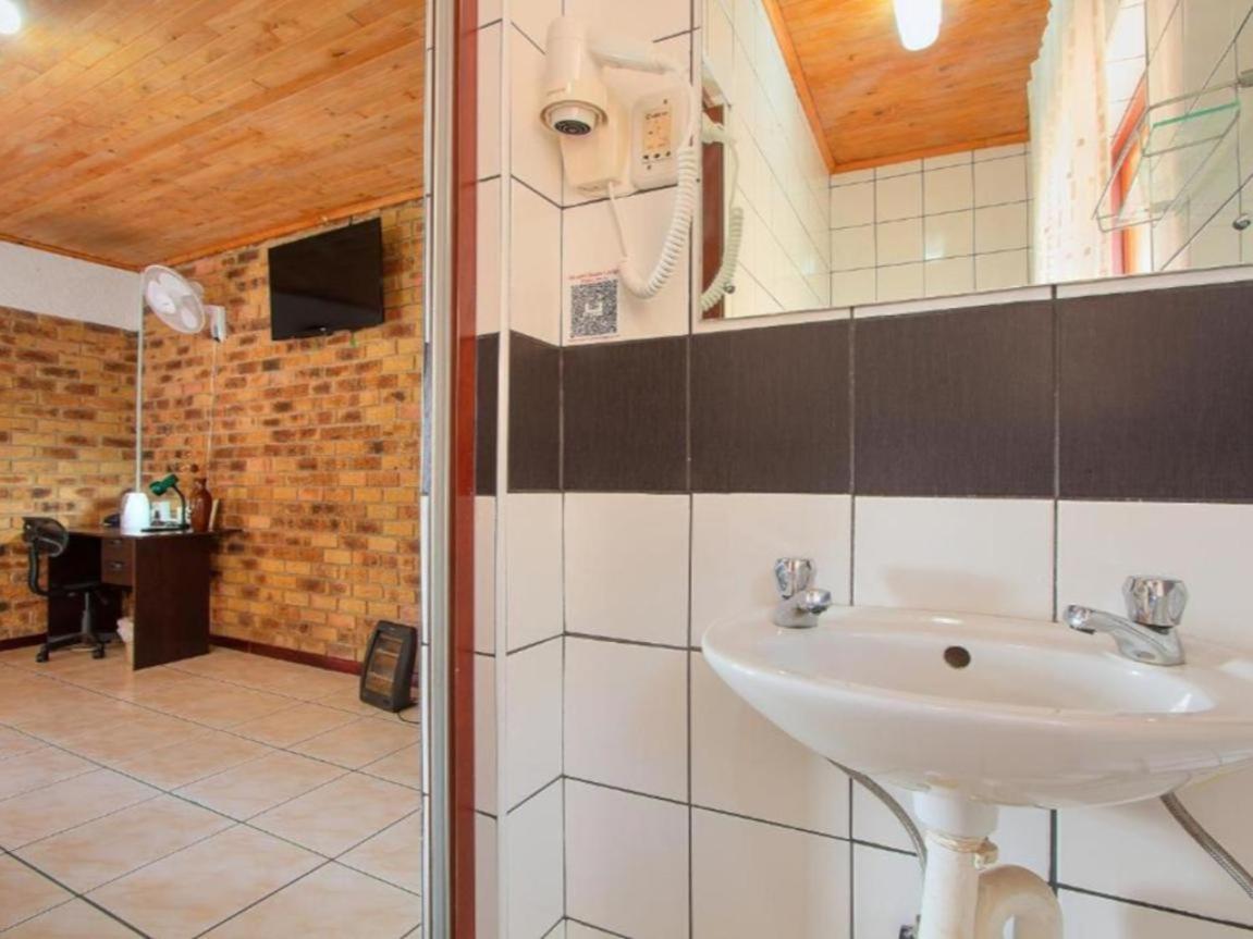 Airport Bird & Game Lodge Kempton Park Pokoj fotografie